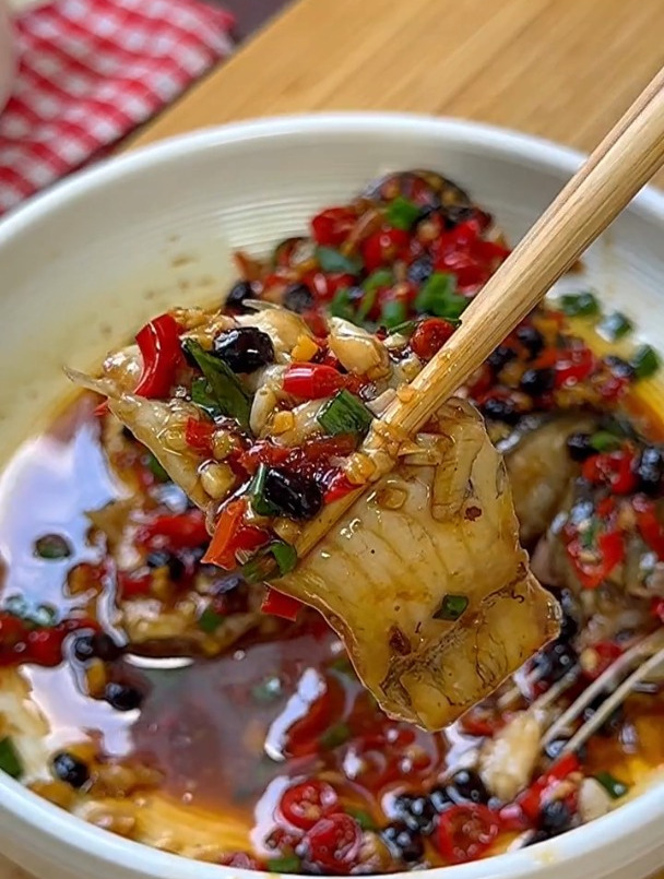 鲜美可口的剁椒蒸鱼