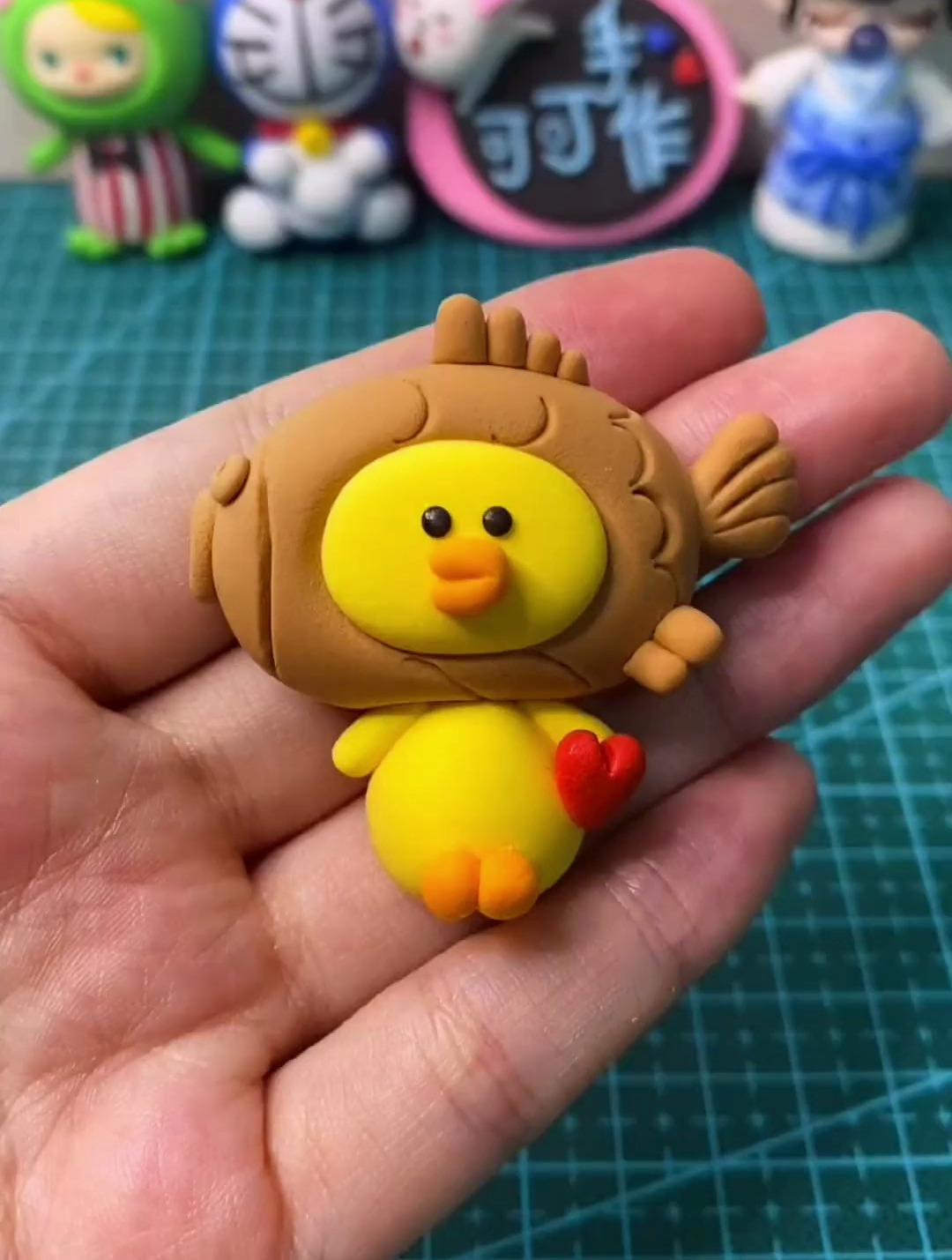 戴着鲷鱼烧头套的莎莉鸭有点可爱