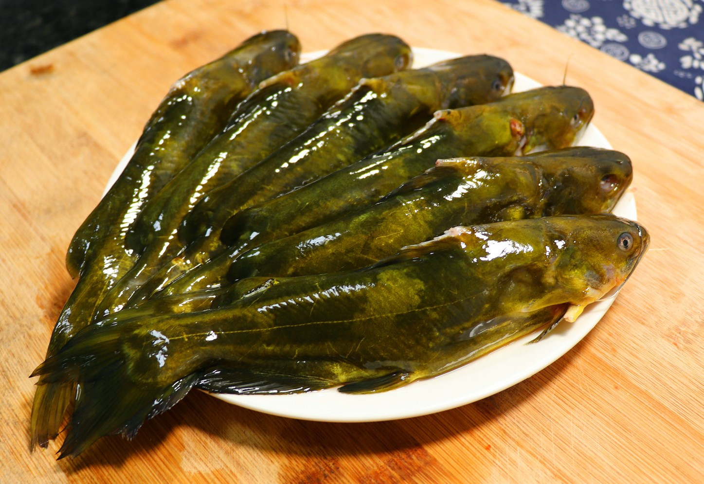 不管炖什么鱼,万万不可放这“2种调料”,放错了鱼又腥又难吃