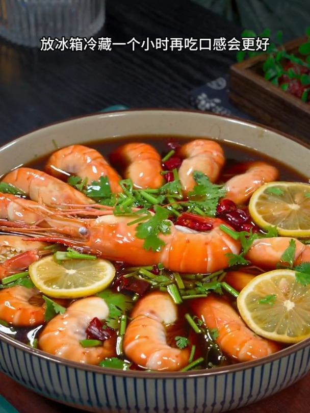 鲜嫩可口的熟醉虾