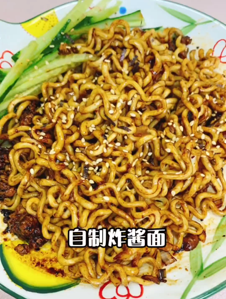 家里有个超市是什么体验,今天自制个炸酱面吃吃 家里开零食店