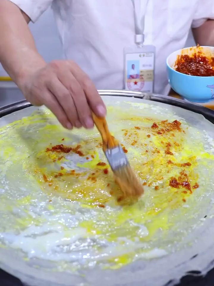 煎饼果子技术培训,做法配方不保留,一人可摆摊可开店