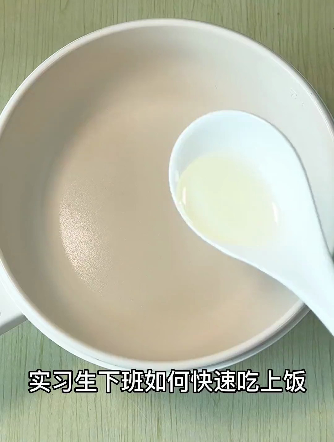 实习生下班如何十分钟做一顿饭!懒人版麻辣烫,比外面滴还好吃