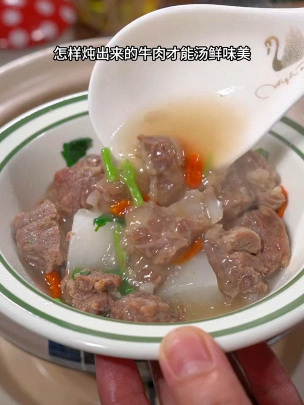 鲜美可口的炖牛肉汤