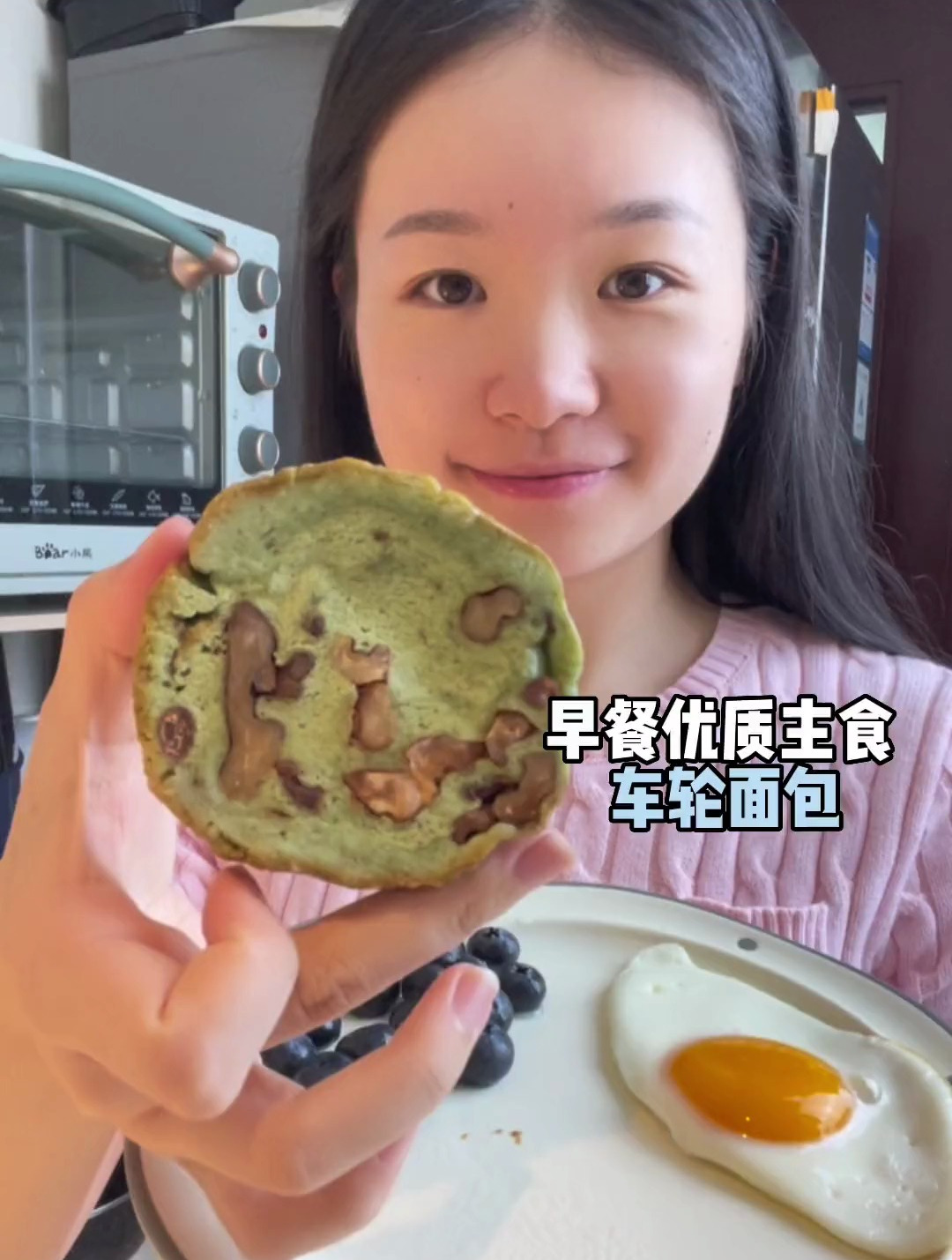 我早上不爱做饭,抓起全麦面包直接开炫,吃的比较多的就是这款～