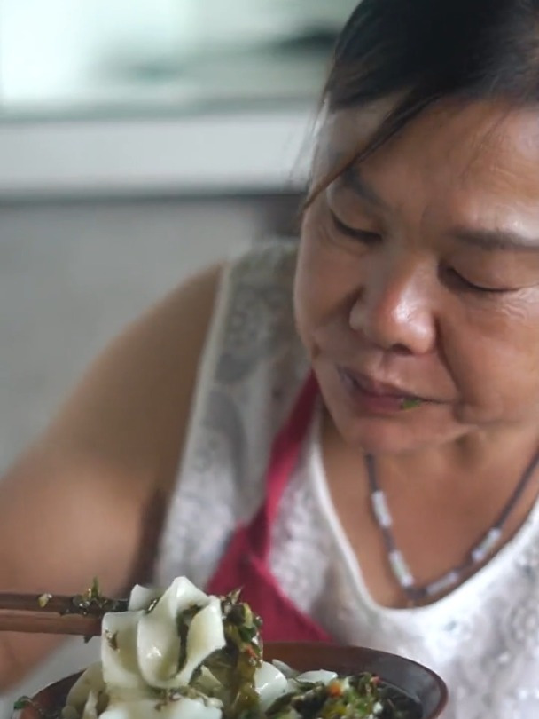 今年的野油菜浆水菜出来了,今天做一个浆水菜手擀面真是太好吃