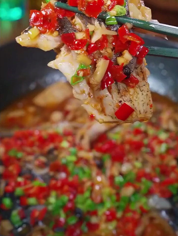 剁椒鱼头不用蒸,做法简单,肉嫩味美 剁椒鱼头 家常菜 美食教程