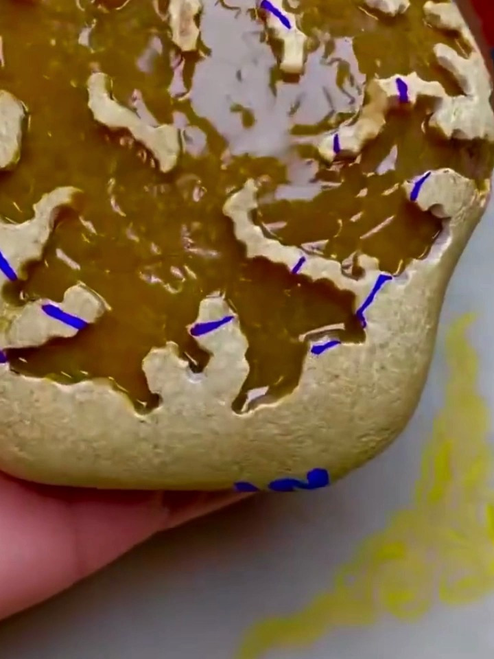 极品达木坎天然鸡油黄,冰种黄翡手镯料