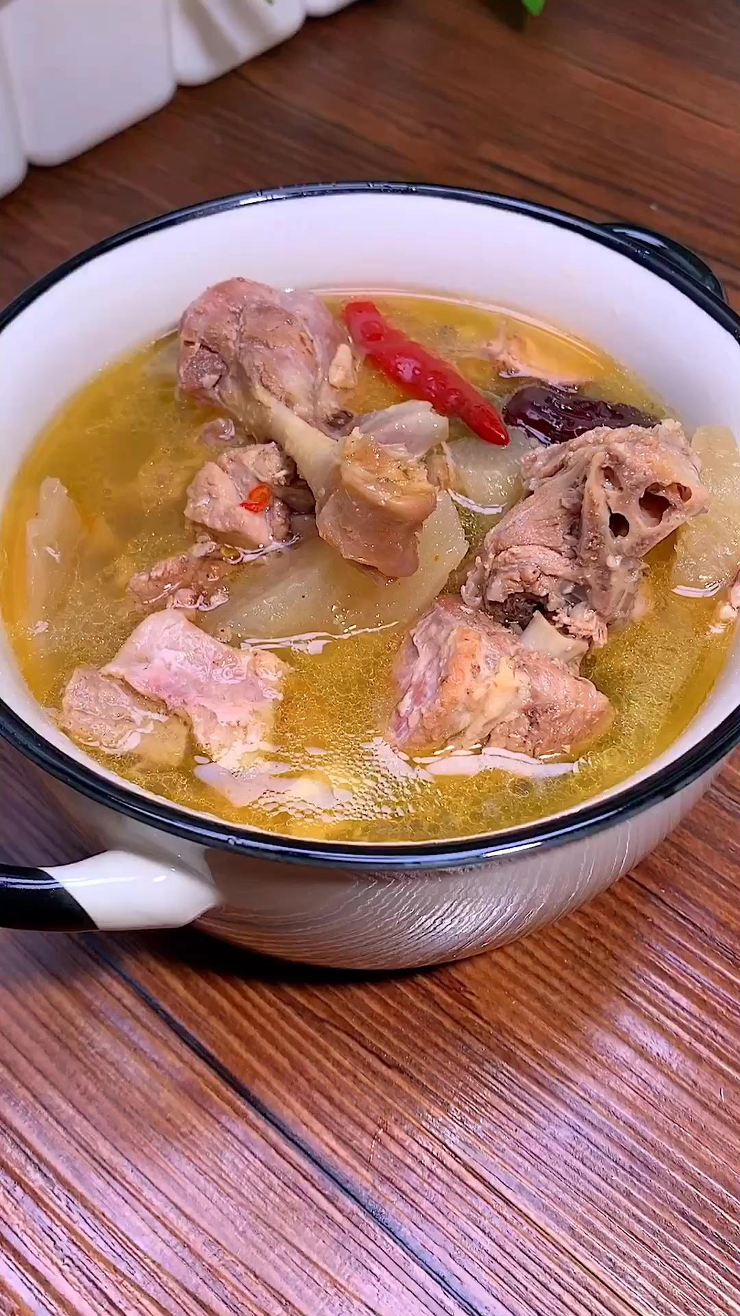 闻着都流口水的酸萝卜炖鸭肉简直无敌了。