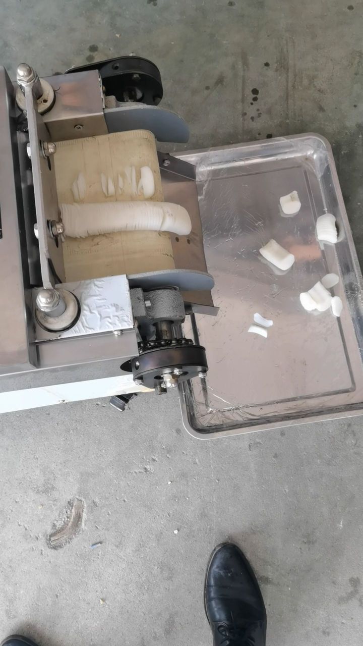 年糕切片机也叫灵芝切片机器