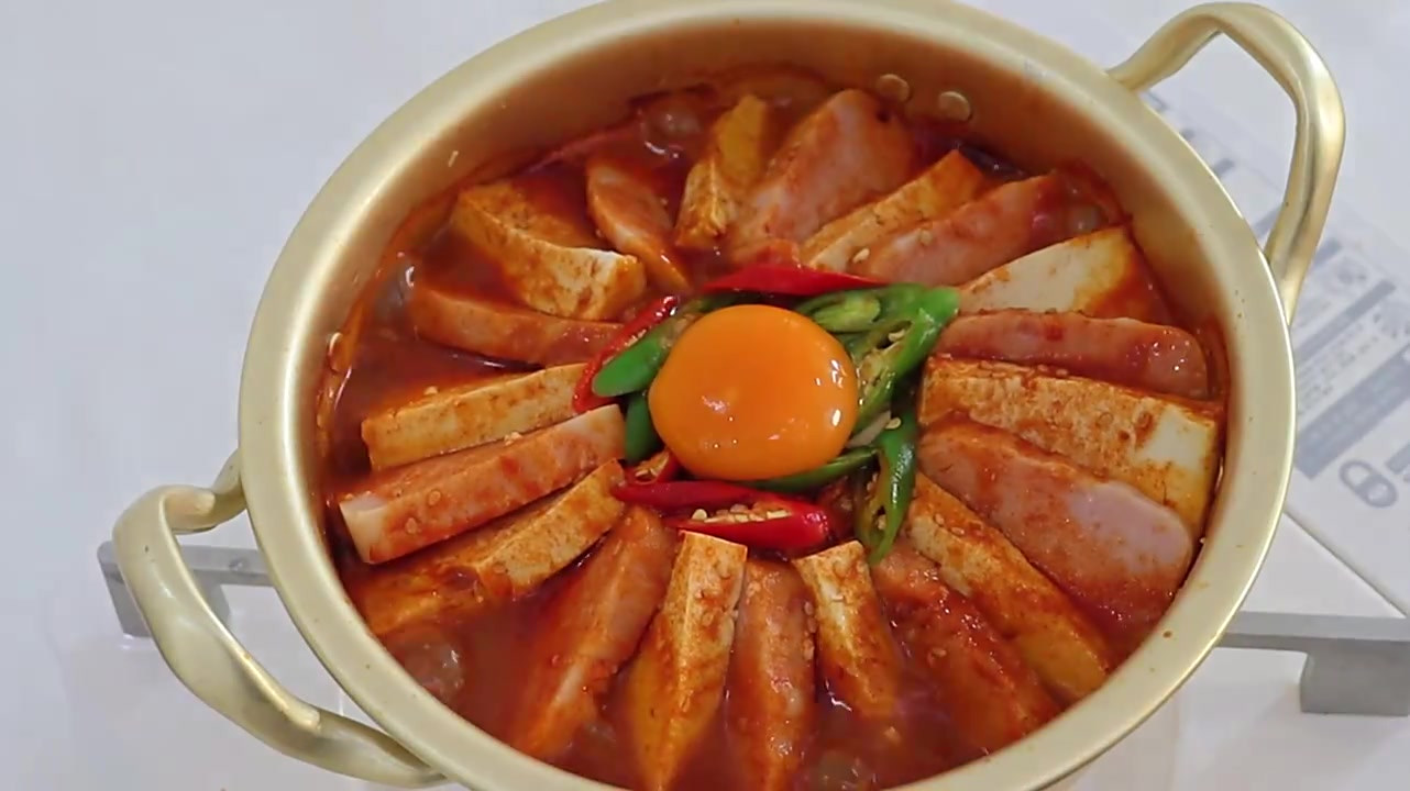 韩式午餐肉豆腐锅热辣过瘾,这可太下饭了