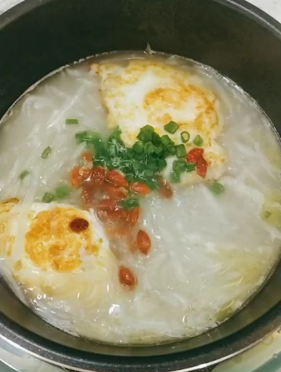 白萝卜和鸡蛋两种非常普通的食材一起炖的汤却不普通