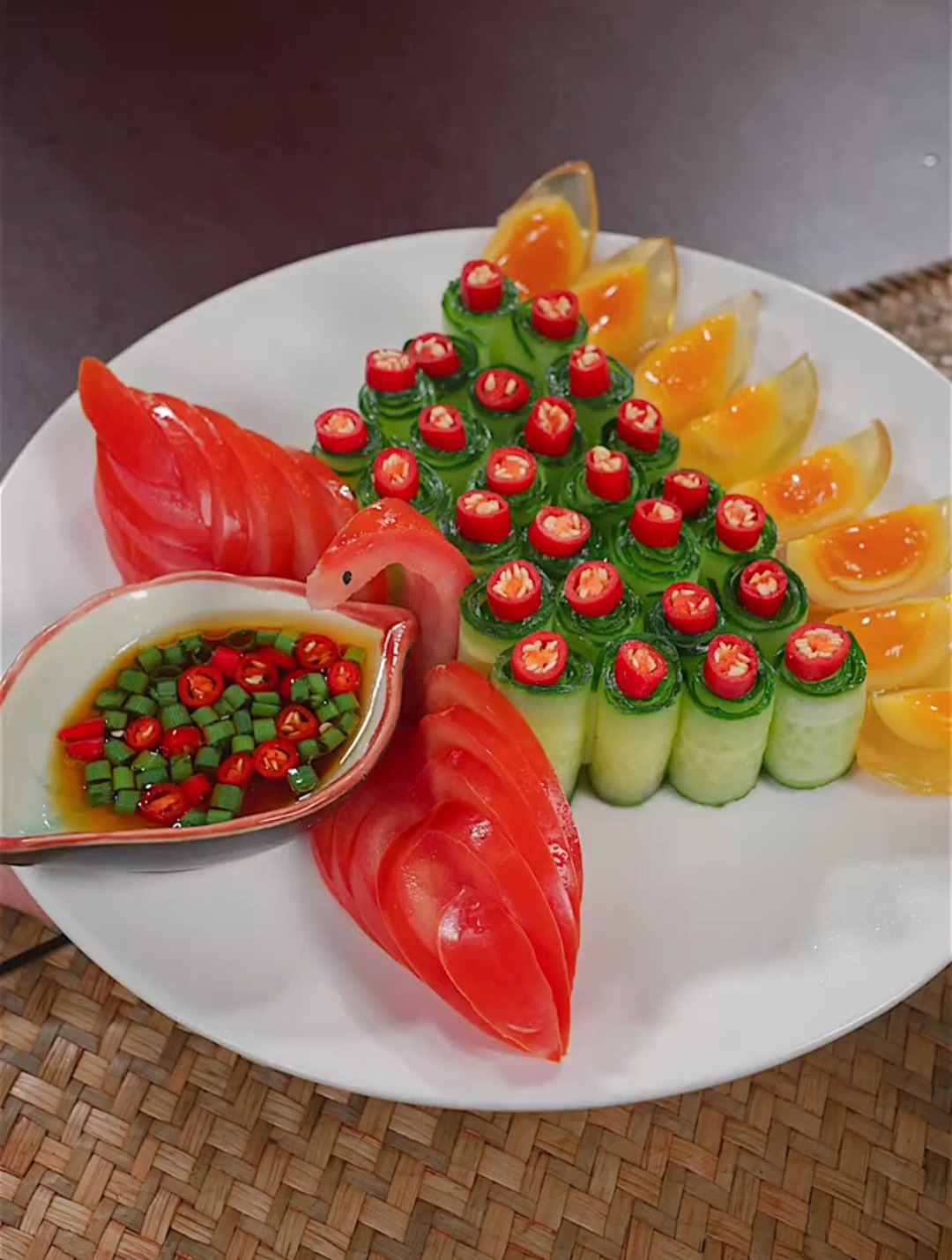 这个爽口小凉菜,孔雀开屏年夜饭的饭桌上一定要有