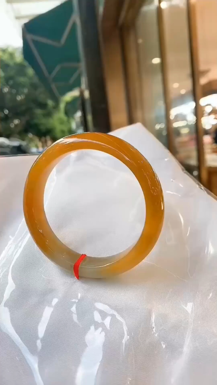 中缅边境冰种起胶满色鸡油黄翡翠手镯