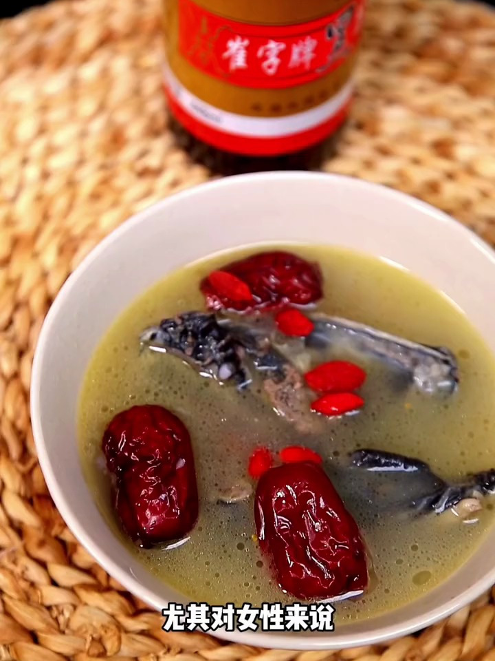 脾胃虚弱的中老年人注意了!快来喝这个黄芪乌鸡汤吧