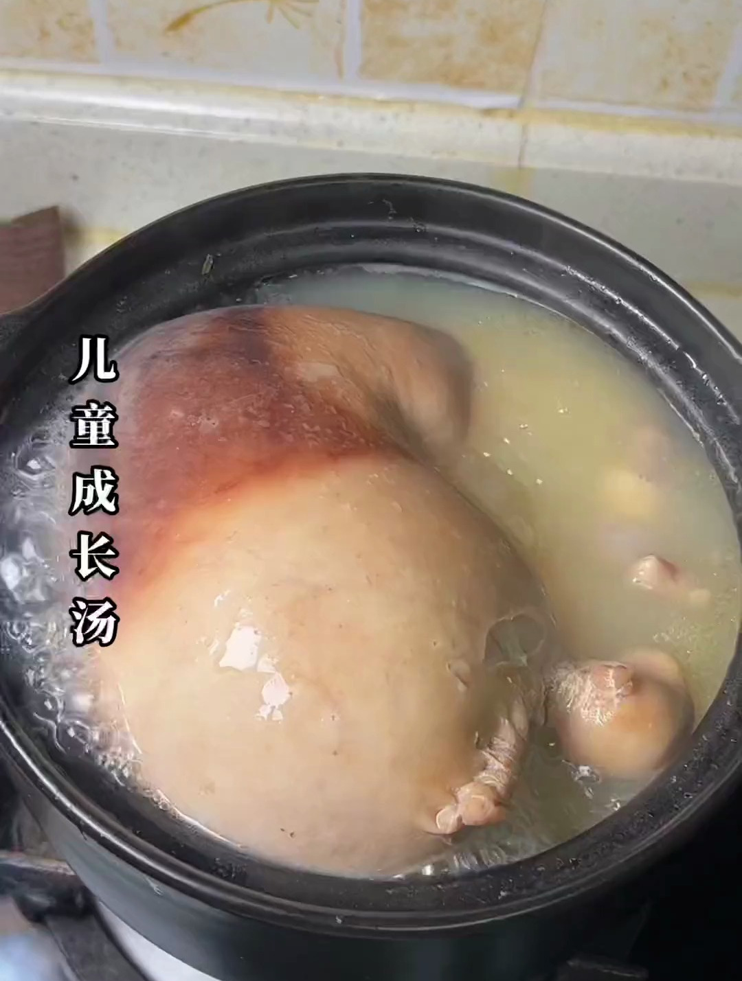 孩子都放寒假了回来了,买个猪肚灌鸡蛋炖太子参给孩子吃