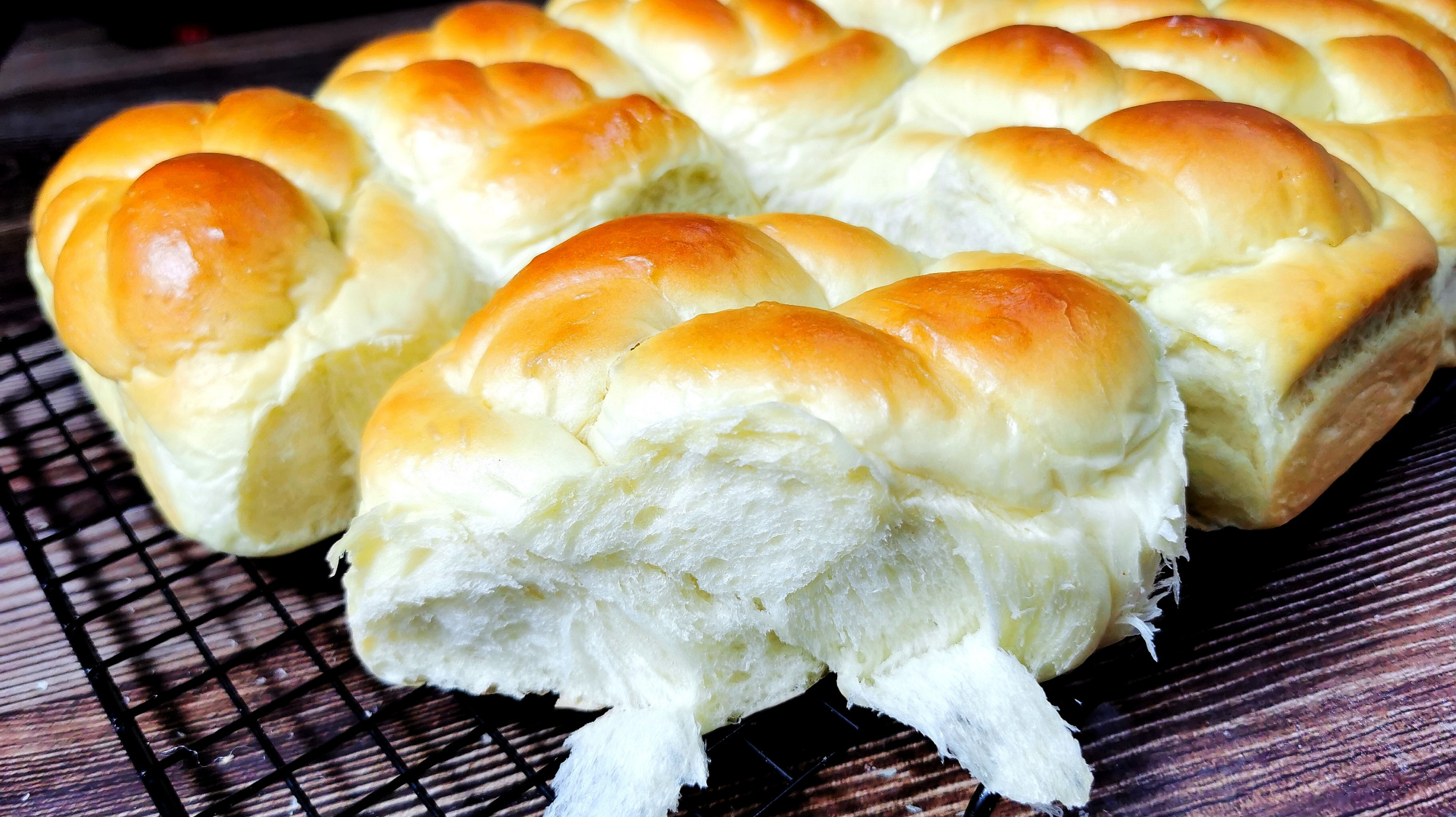 正宗老式面包做法,学会1个诀窍,面包才柔软拉丝,新手一次成功