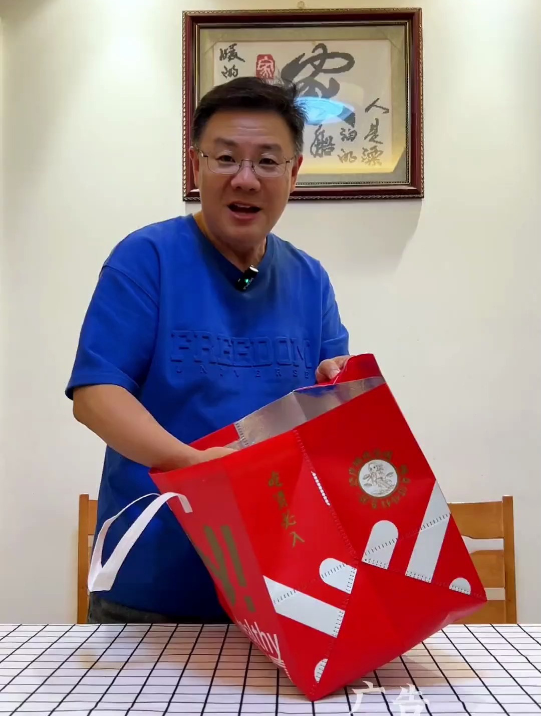 今天咱也能吃一回上海很火的冰醉花雕小龙虾了!