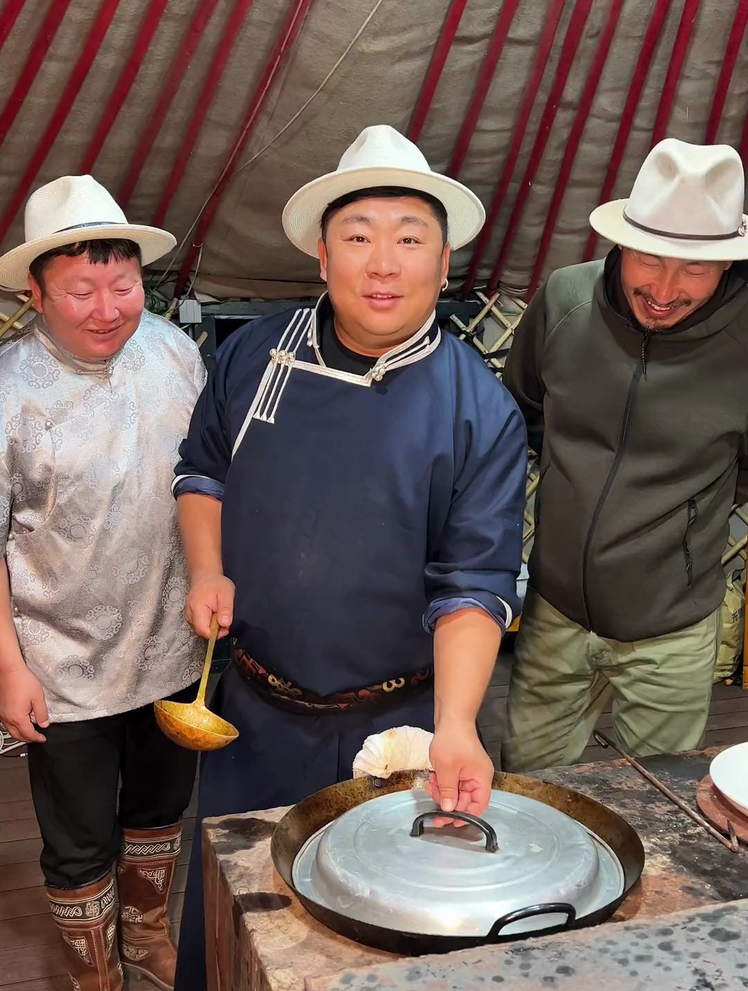 巴图安达 内蒙美好推荐官 草原美食 红焖羊肉