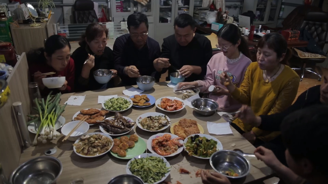 莱州人春天最爱的海鲜 刺多骨头是绿色 做3条红烧10多人抢着吃