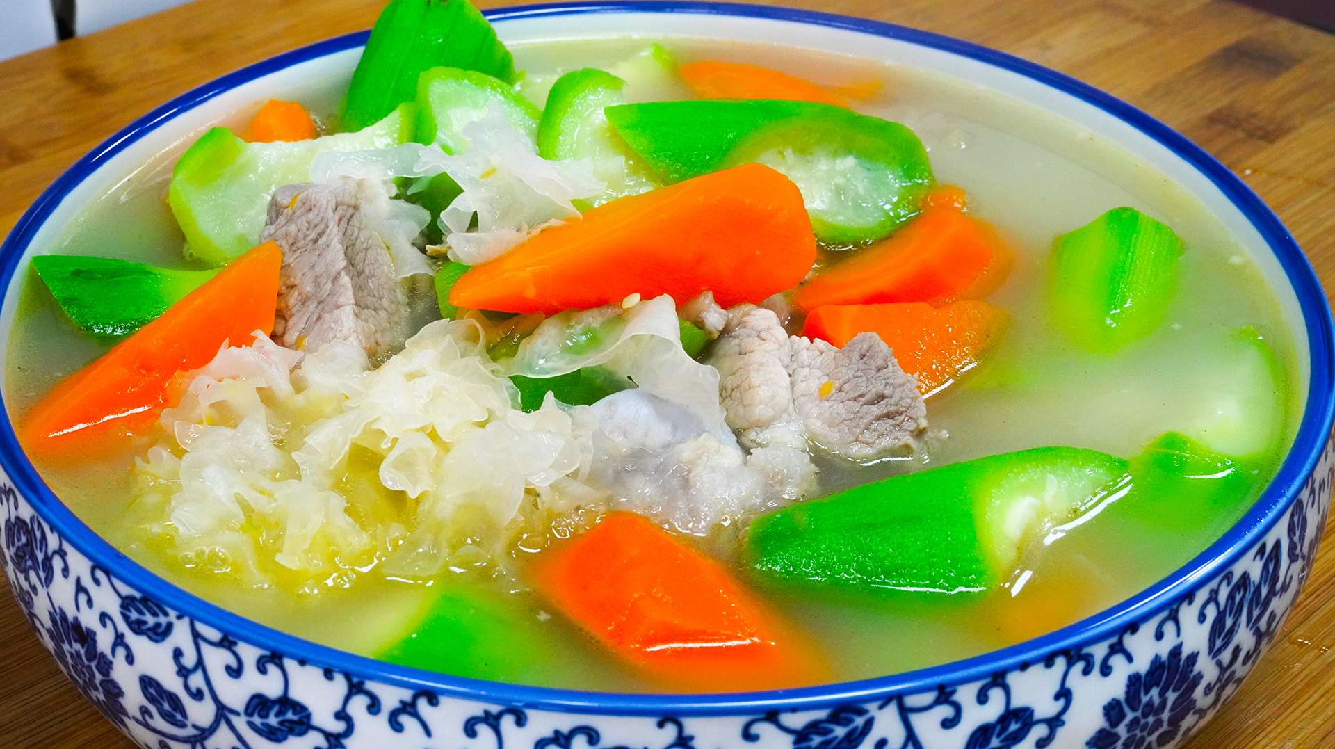 秋天要多喝这道汤,营养丰富又滋补,上桌家人都爱喝