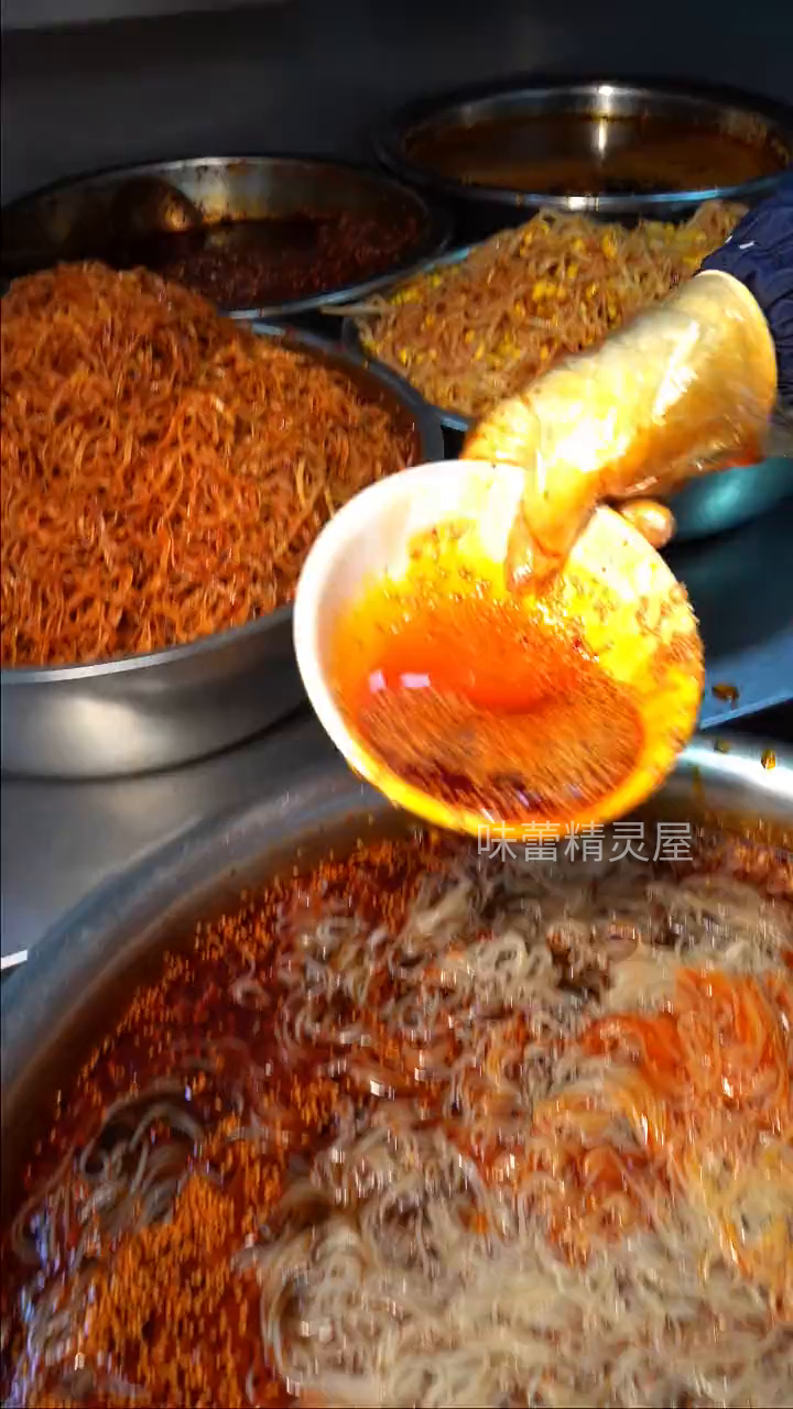 佳木斯拌冷面东北人零下二十多度也要吃上一碗冷面.甜酸辣齐全.再配上一份牛肉丝和辣拌牛肉.夏