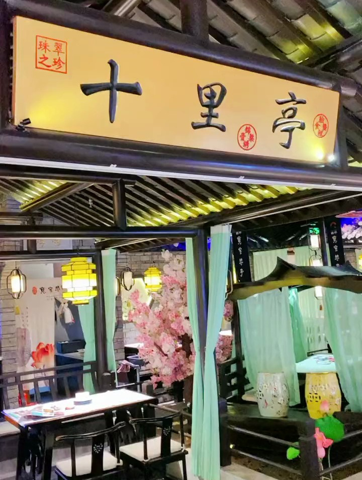 无辣不欢的午餐[gf]2764[/gf]来吃顿地道川菜这一桌才一百出头[gf]1f60b[