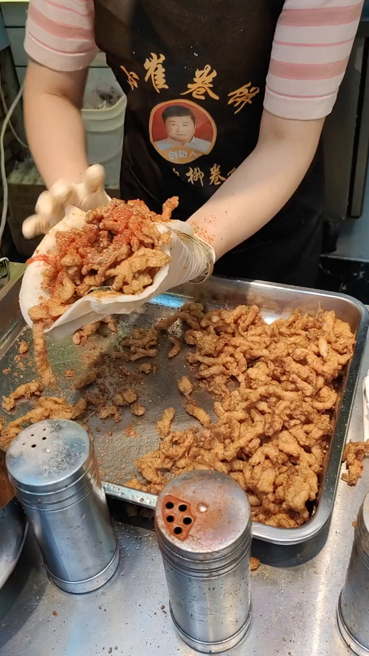 八块钱一个的鸡柳卷饼,肉多的都要卷不下了,谁懂这一口的含金量!