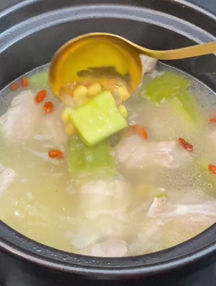 这个夏天最适合煲的凉瓜黄豆排骨汤清热解暑