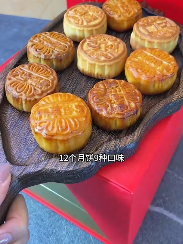 中秋节买月饼啦,稻香村月饼只要49!今天18点直播间等你来!