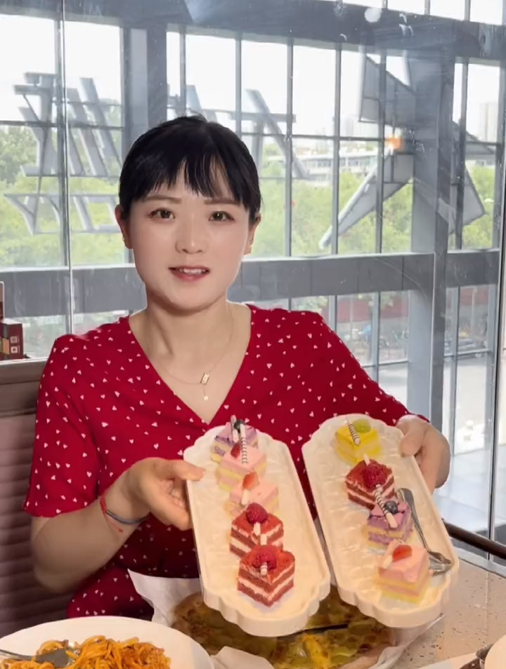 甜品不X量!惠灵顿牛排,苏丹王榴莲披萨,冲鸭～