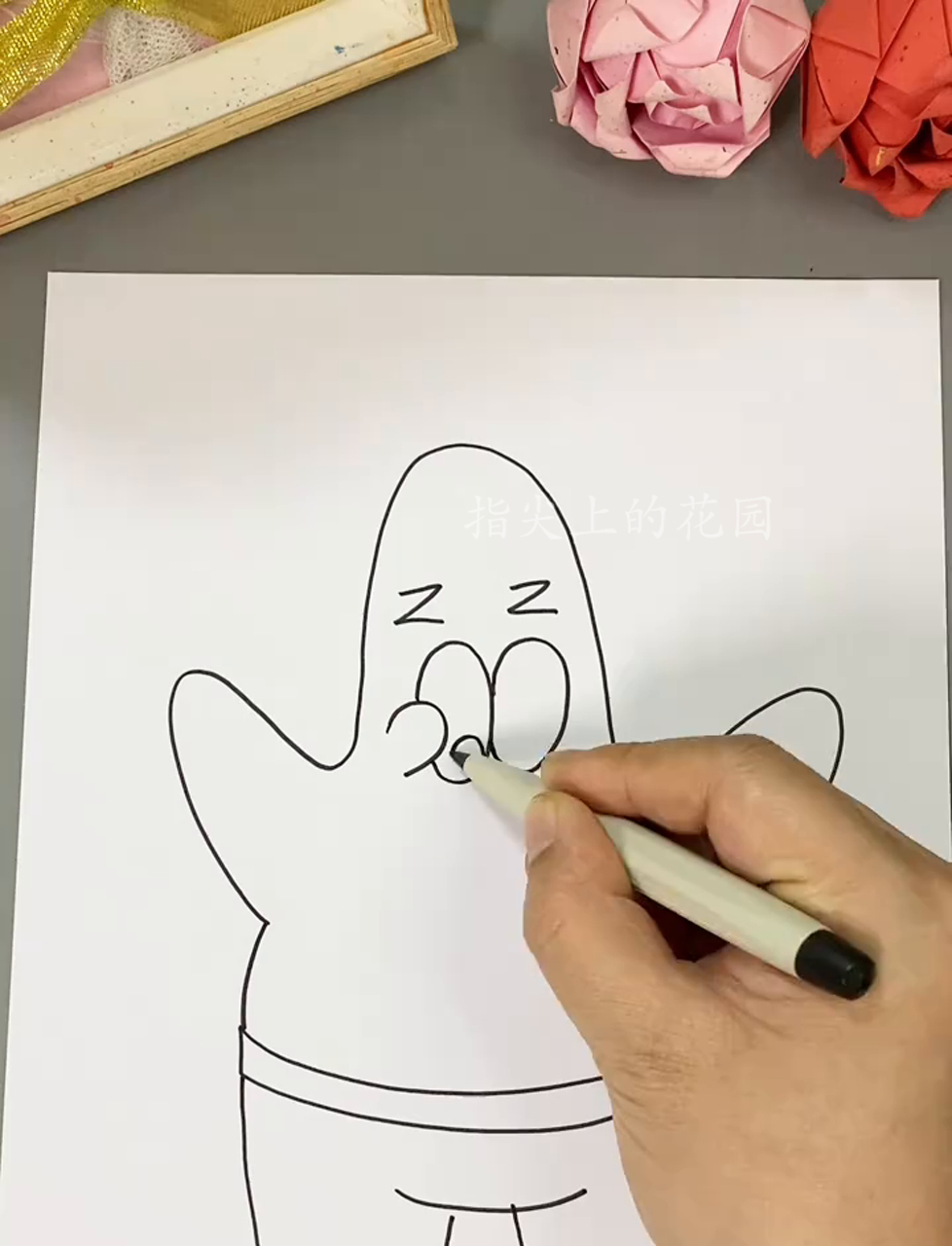 用孩子的小手掌就能画出可爱的创意儿童画,和孩子一起试试吧