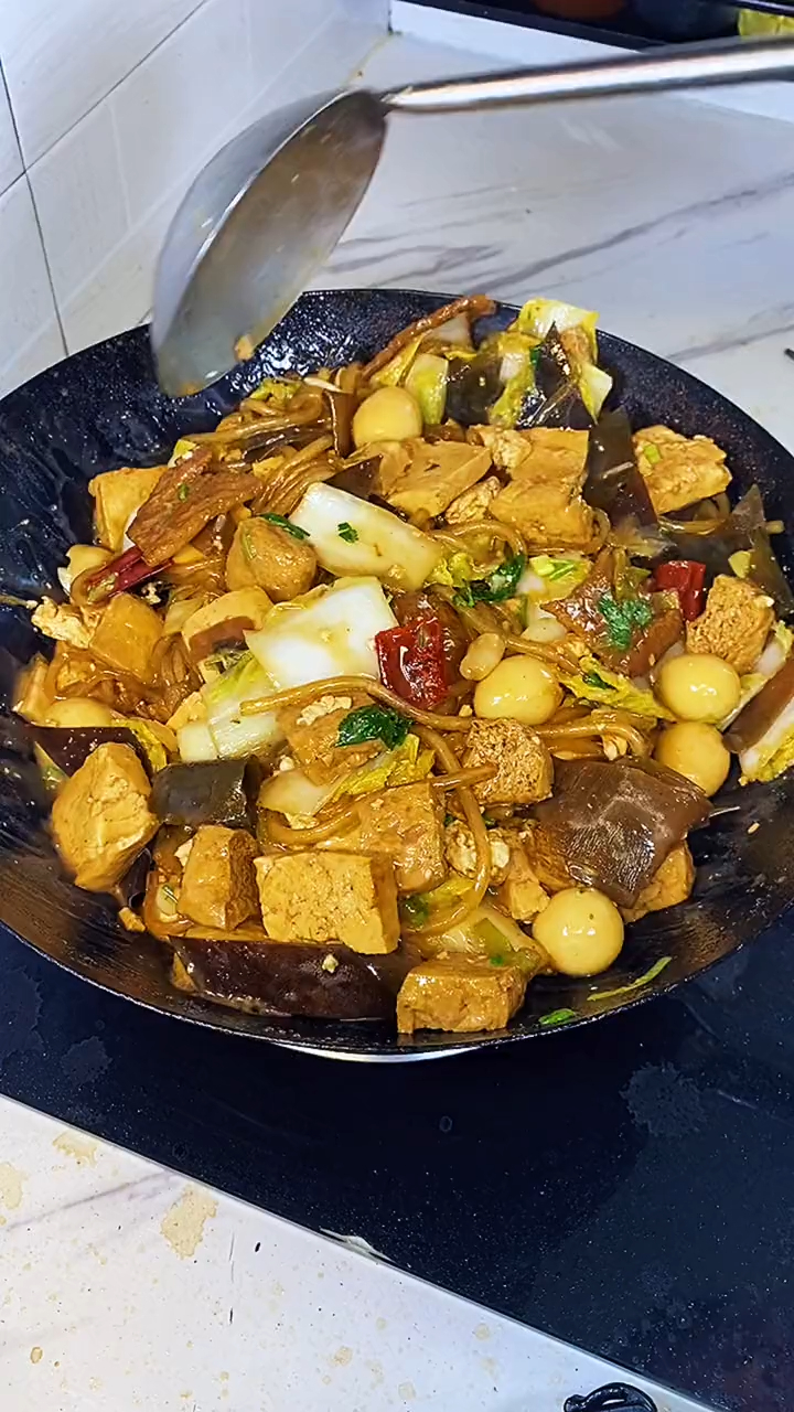 在我们农村最受欢迎的还是这大锅菜了