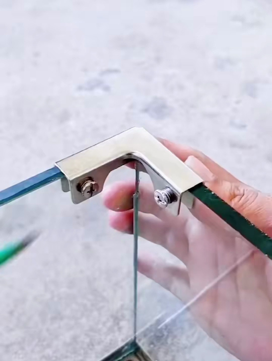 木匠竟“不务正业”做起了鱼缸,自给自足打造独一无二的鱼缸!