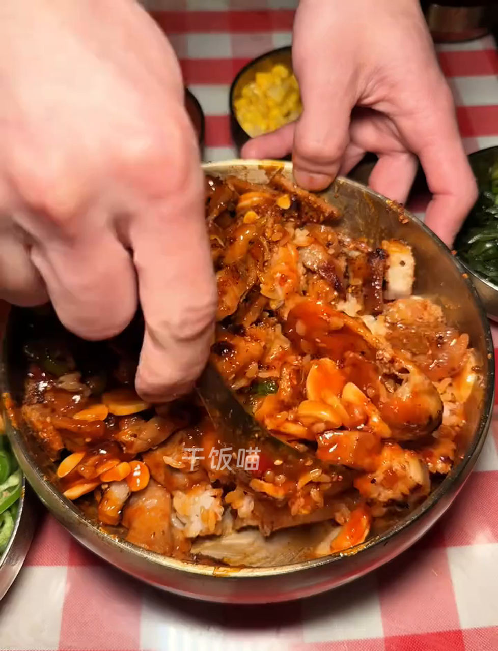 这烤肉拌饭的味道,简直了!
