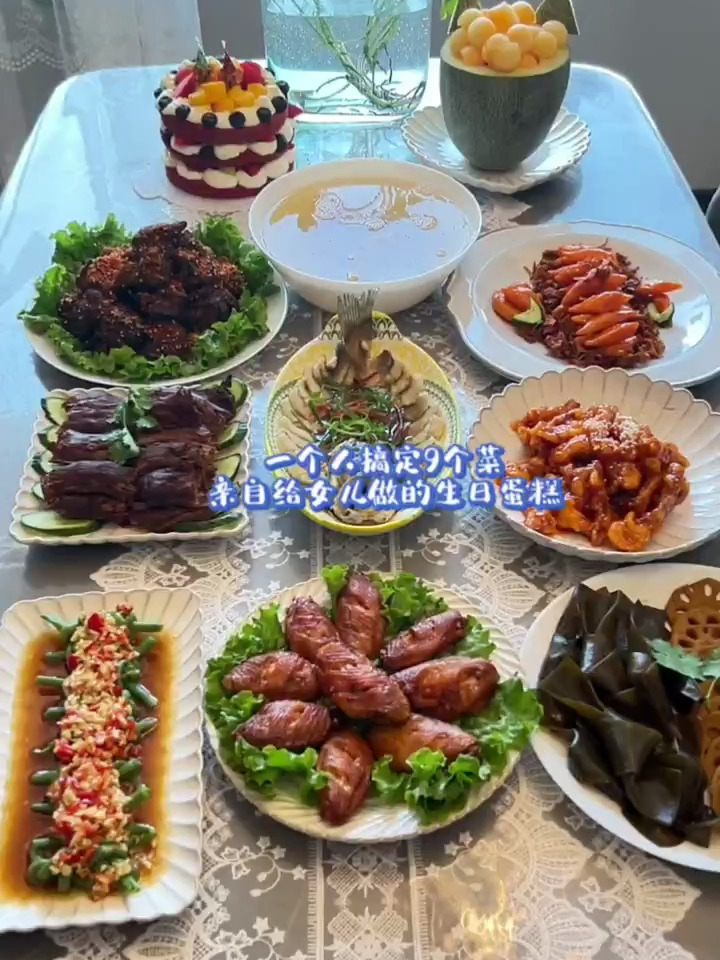 孩子三岁生日,亲自给孩子做了生日蛋糕孩子很喜欢