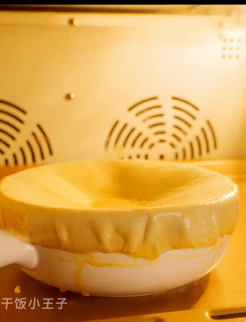 香浓又脆口的蘑菇奶油汤,喝下去超满足～