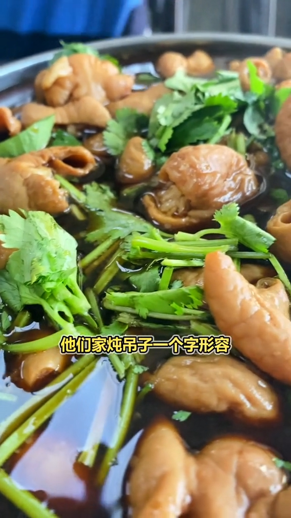 一个妈生的两儿子,老北京美食的炖吊子和卤煮