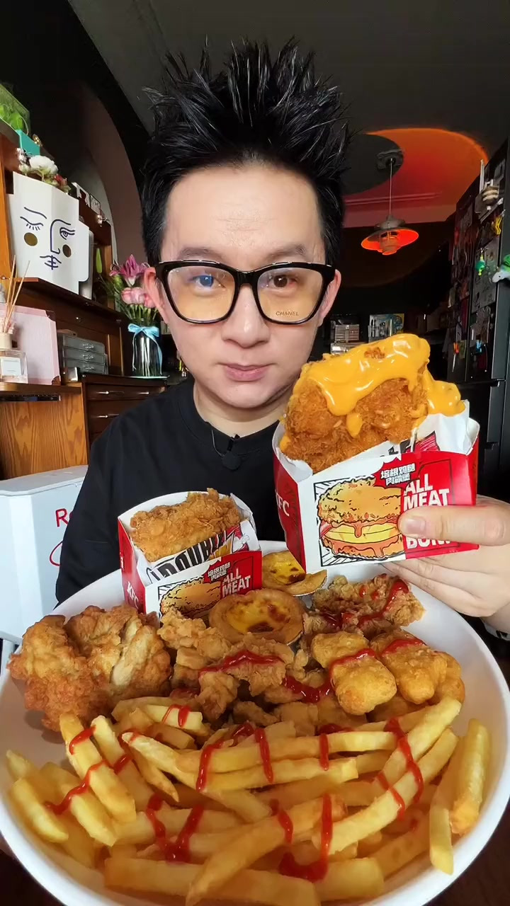 肯德基肉霸堡吮指原味鸡黄金鸡块薯条蛋挞