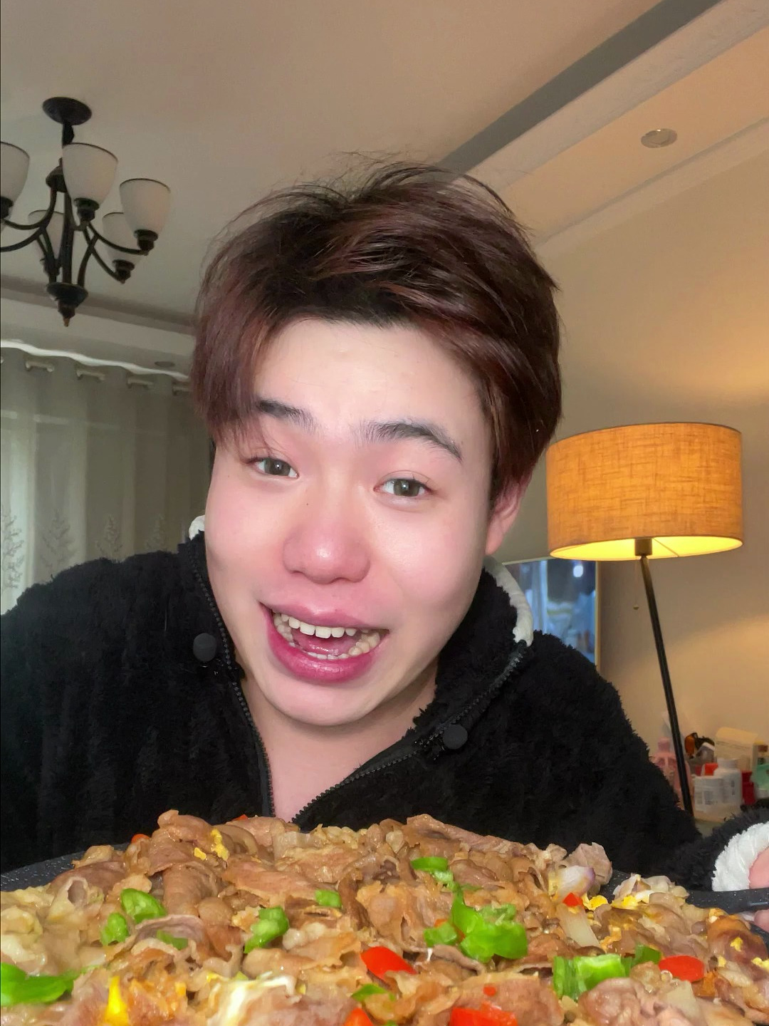 今天是非本意的沉浸式吃播~