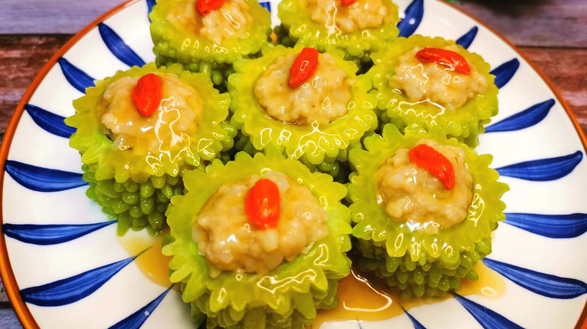 苦瓜酿肉的家常做法,简单美味,清热去火,营养丰富,全家都爱吃