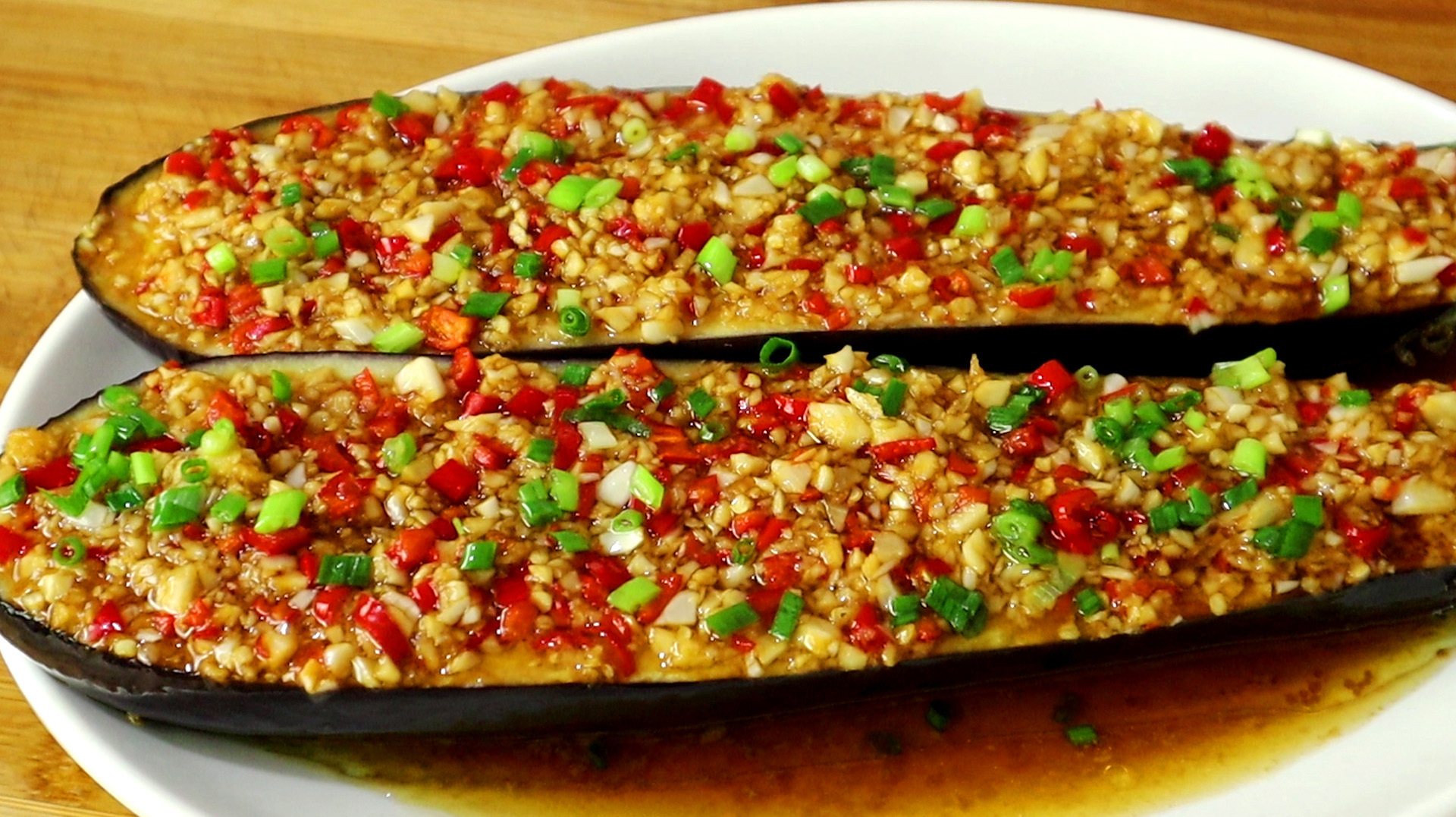 蒜蓉茄子蒸出来更好吃，鲜香入味还不油腻，做法简单几分钟就出锅