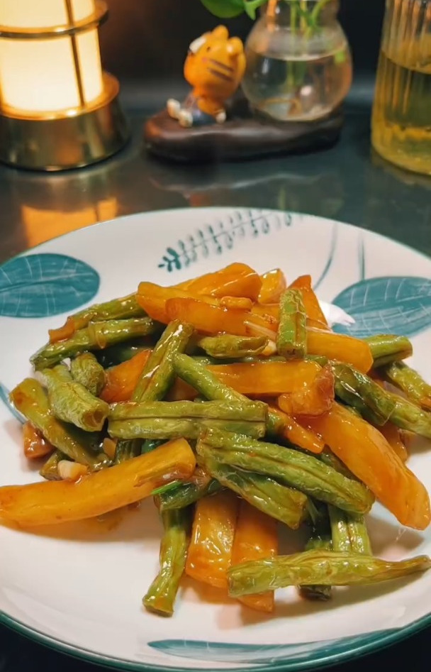 家常土豆烧豆角,做法超级简单