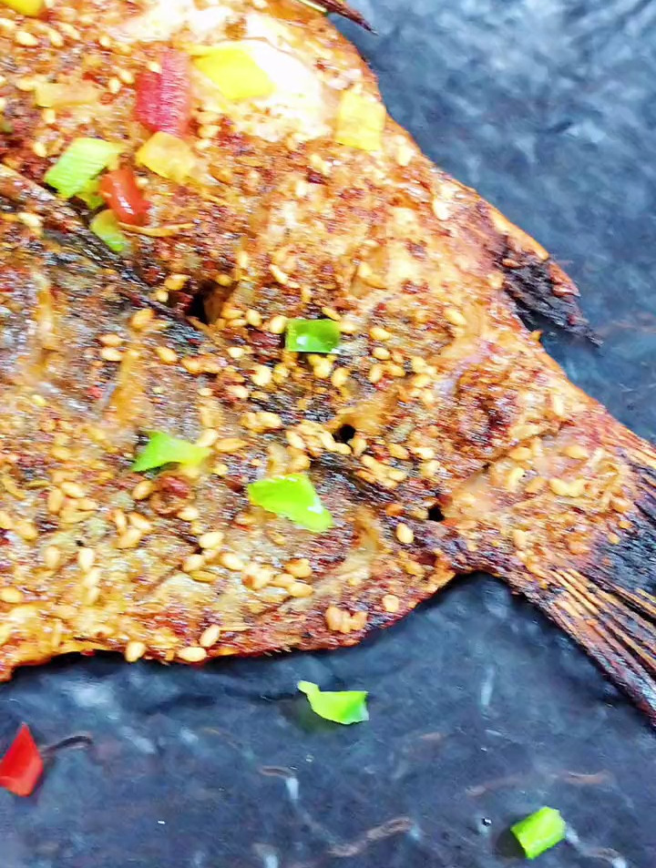 烧烤老菜,烤鲫鱼。老配方,老味道