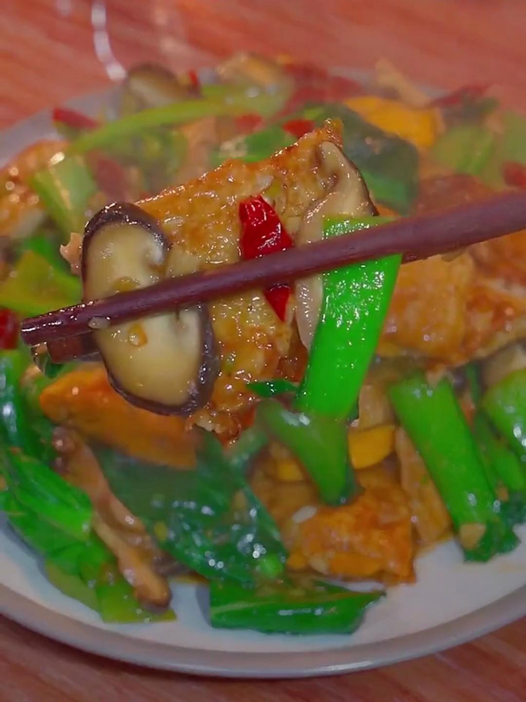 小油菜怎么炒才好吃——香菇油菜炒鸡蛋