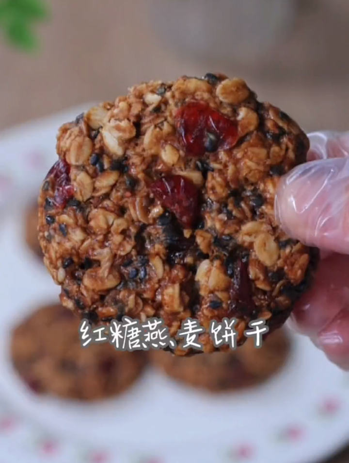 搅一搅就能搞定的小零食,红糖燕麦饼干,简单又健康