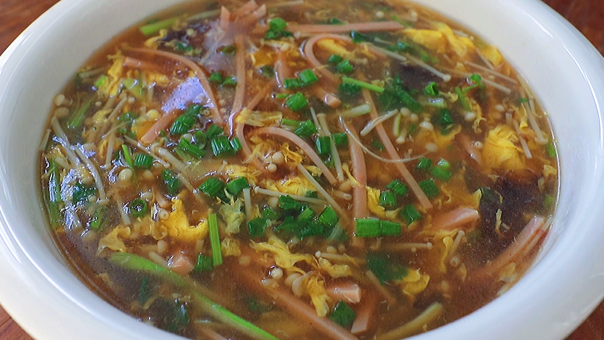 做酸辣汤，最忌直接加醋了，正确做法教会你，夏天酸辣汤更好喝