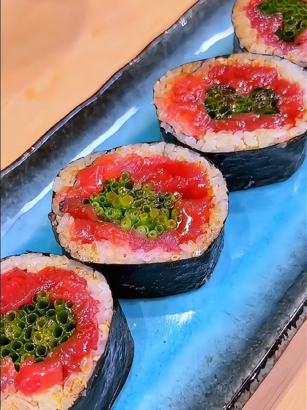 吞拿鱼青葱芥末寿司:一口寿司里的日本味道