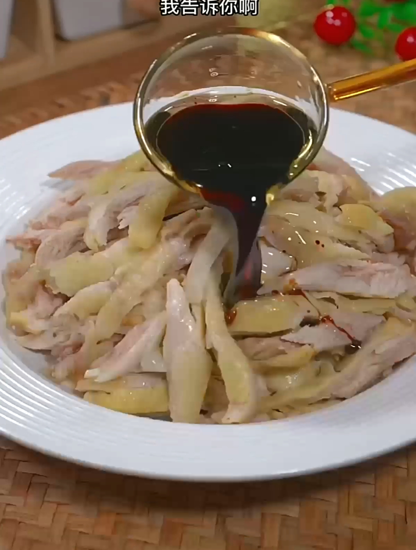 葱油手撕鸡,做法简单营养美味,减脂期的解馋“小零食”