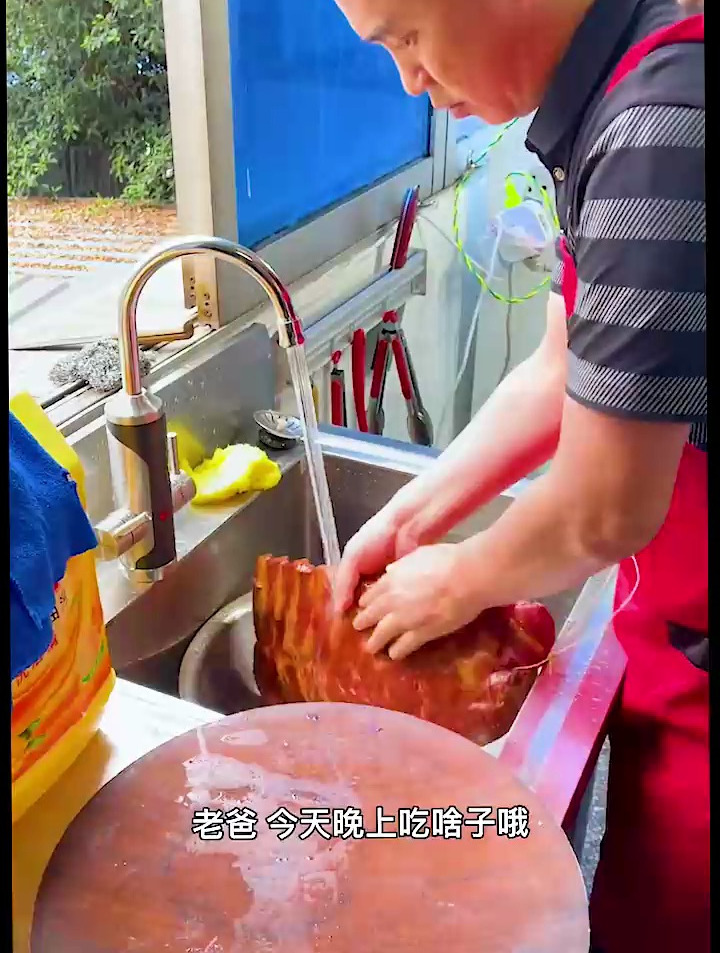 腊排骨用来炖锅汤,喝起安逸得很